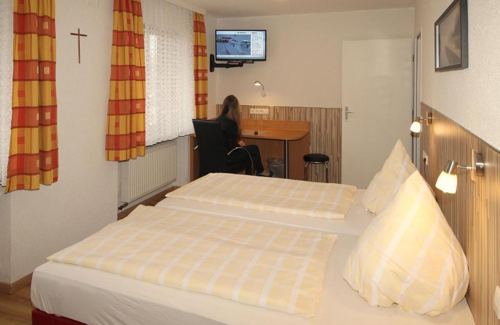 Hotel Krone Stuehlingen - Das Tor Zum Suedschwarzwald ภายนอก รูปภาพ