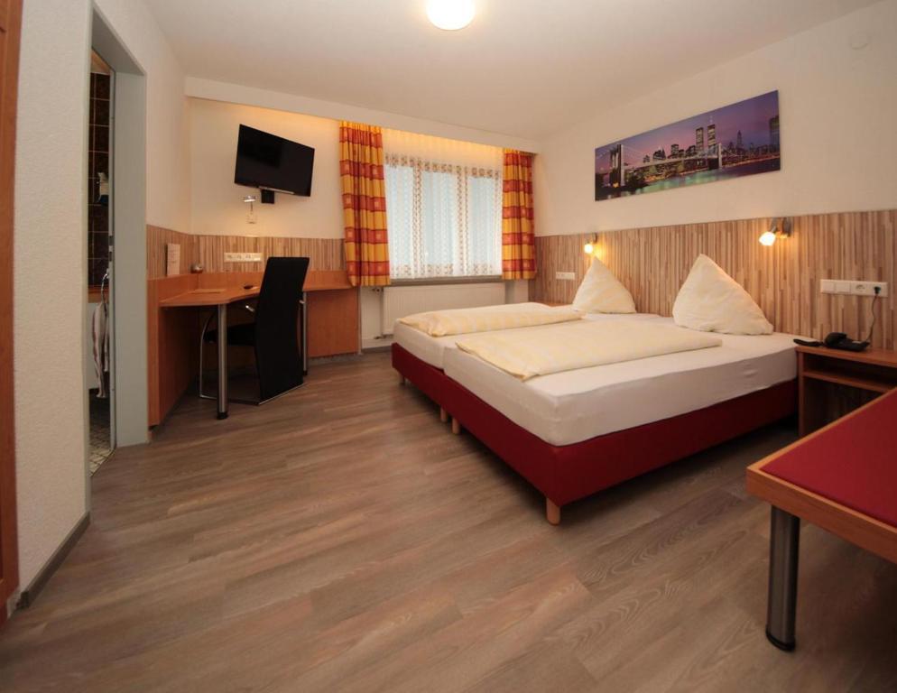 Hotel Krone Stuehlingen - Das Tor Zum Suedschwarzwald ภายนอก รูปภาพ
